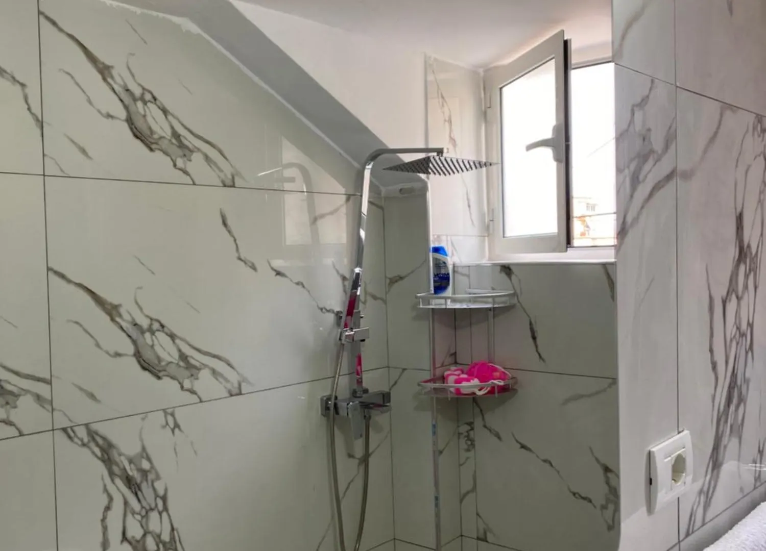 Cenis Apartment 티라나